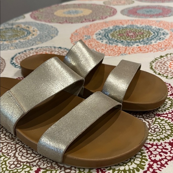 Reef Cushion Vista Gold Metallic Slide Sandals size 8 women’s - Picture 3 of 8